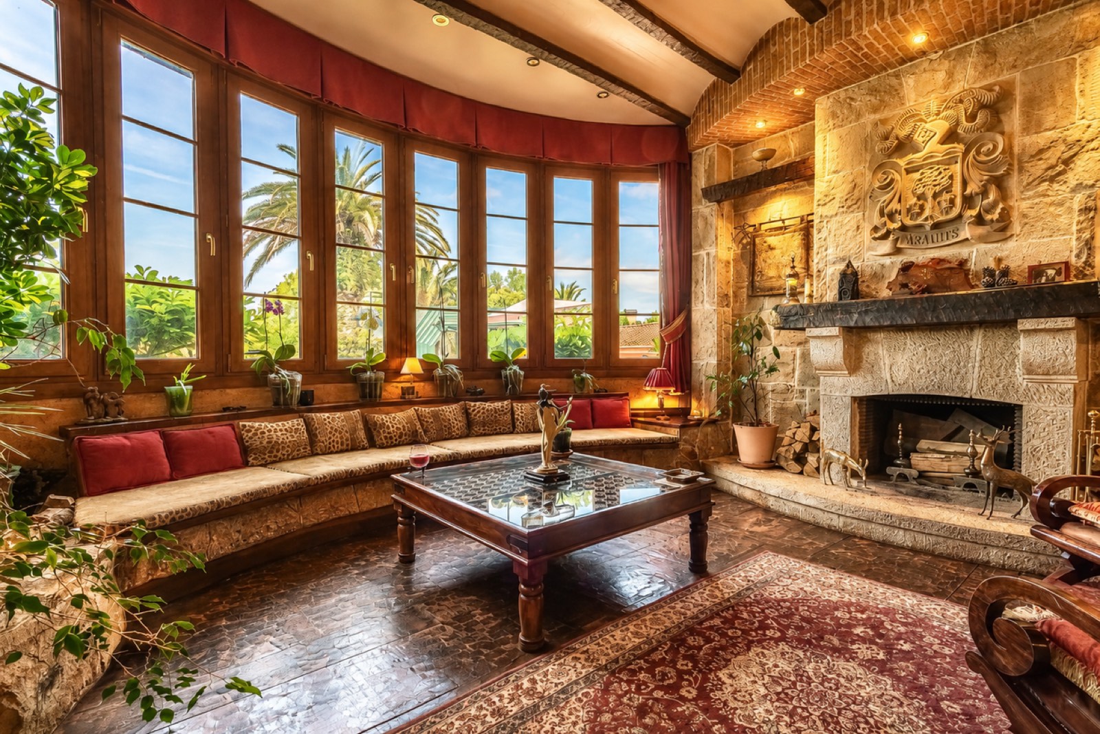Salón con chimenea